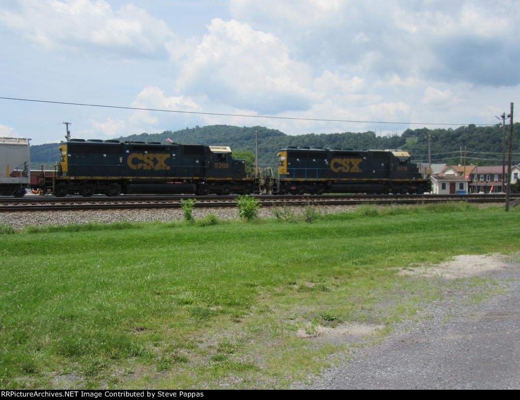CSX 8418 and 8368 switching the yard at Cumberland Maryland